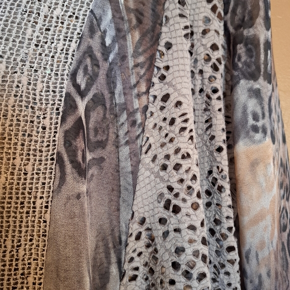 Open Front Cover - Picture 3 of 5